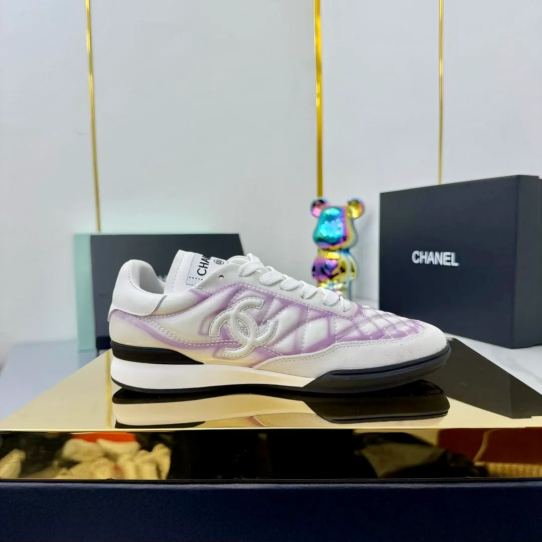 👟👟Ex-factory price 640👟👟 Top version Chanel Chanel - 2025 counter top casual sports shoes This sneaker is a classic design; the upper is electro-embroidered with a variety of techniques; the outsole is fashionable and sporty; it is unusual to incorporate a variety of color matching elements... The diversified mix and match is very beautiful and versatile, and can be used for leisure, fashion, sports and outdoor... ꫛꫀꪝ Go➫ Material: ❶The upper is made of: original cowhide ❷The inner lining is made of: original imported sheepskin ❸The outsole is based on: original TPU combination outsole Full set of boutique packaging for women 35–41 👉